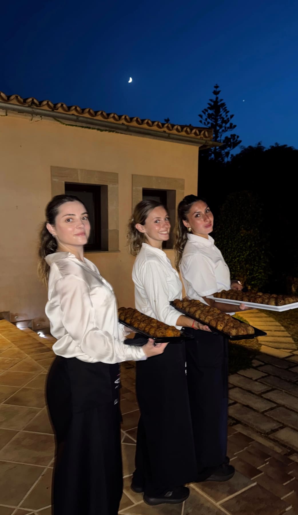 Personal de Grupo Picolín en un evento: camareros y azafatas (foto 4)